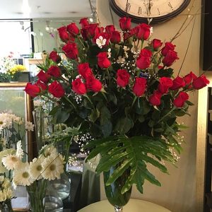 Florero de rosas rojas (gr)