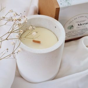 Vela de soja en cemento decorativa